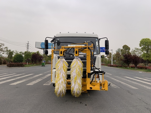 Dongfeng Tianjin City Guardrail Cleaning Vehicle