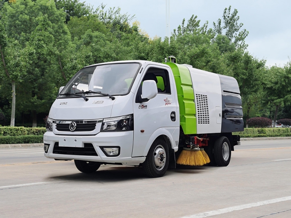 Дорожная подметально-уборочная машина Dongfeng Touyi 4 куб.м.