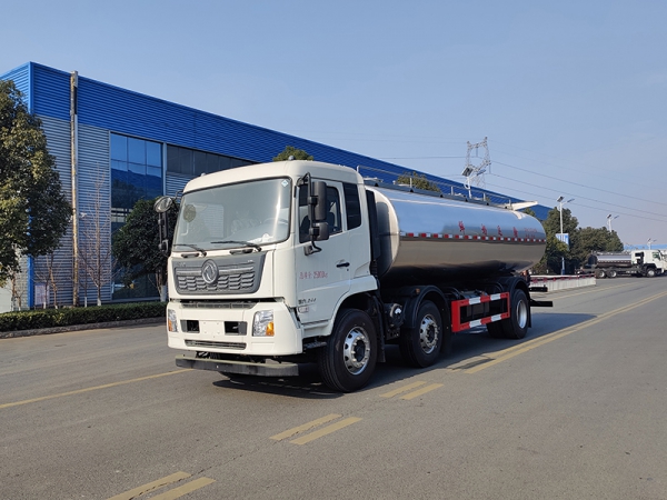 Трехосный молочный танкер Dongfeng Tianjin площадью 19,5 кв. м.