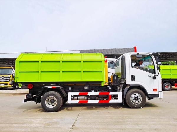 DAYUN hook arm garbage truck