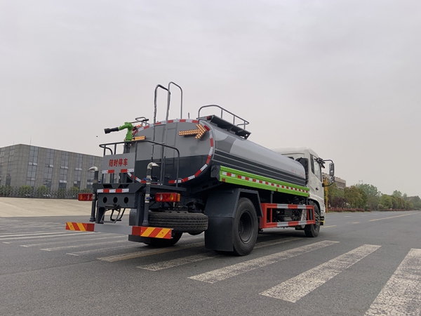 Dongfeng Tianjin City Guardrail Cleaning Vehicle