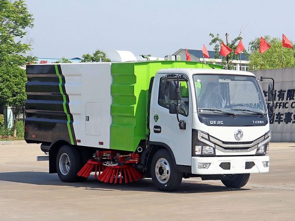 Грузовик Dongfeng с объемом уборки 6 куб. м