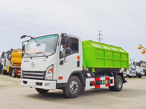 DAYUN hook arm garbage truck